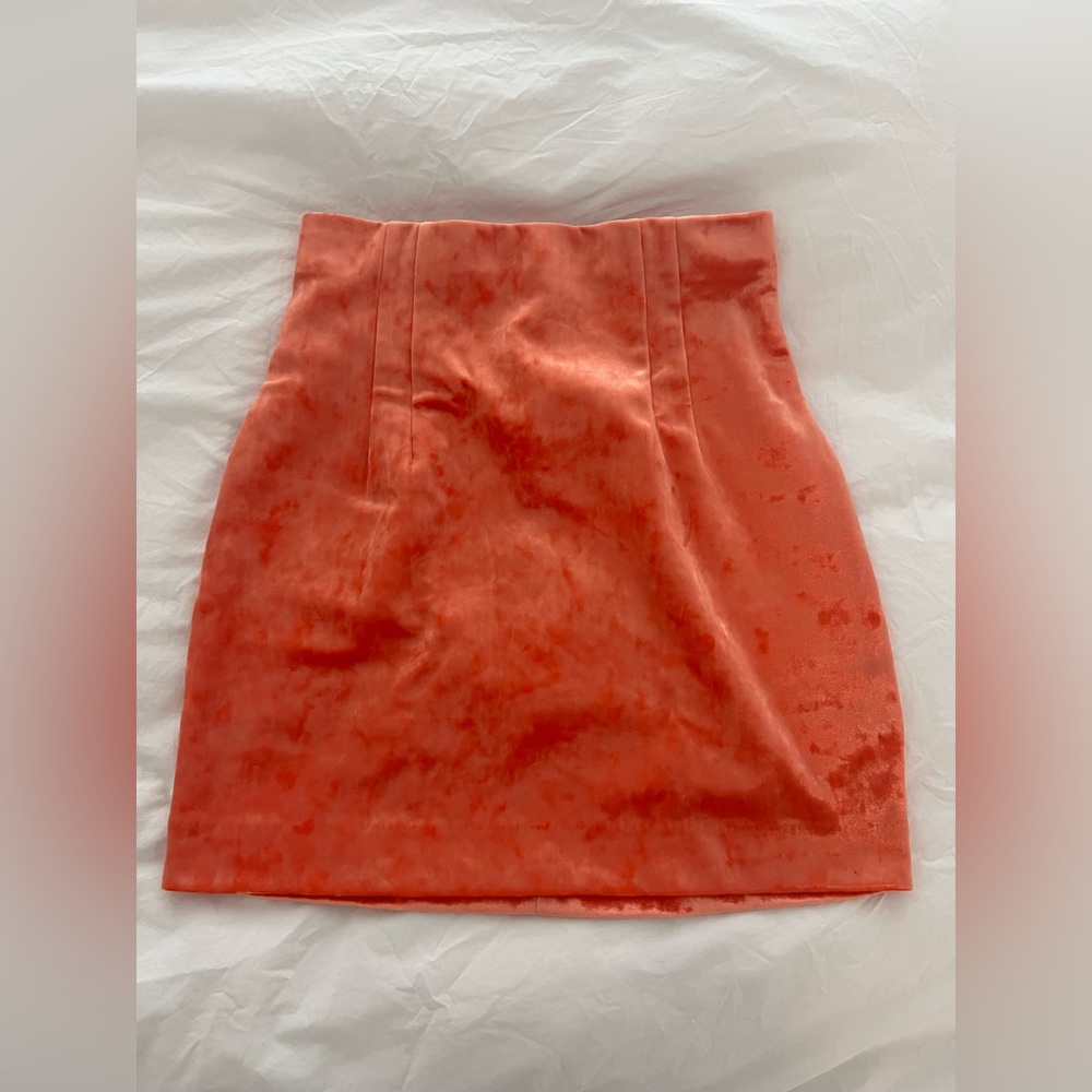 & other stories bonded velvet mini skirt in peach